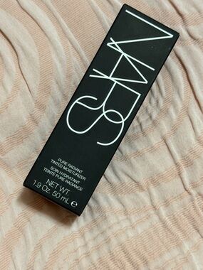 NARS Pure Radiant Tinted Moisturizer — light 0